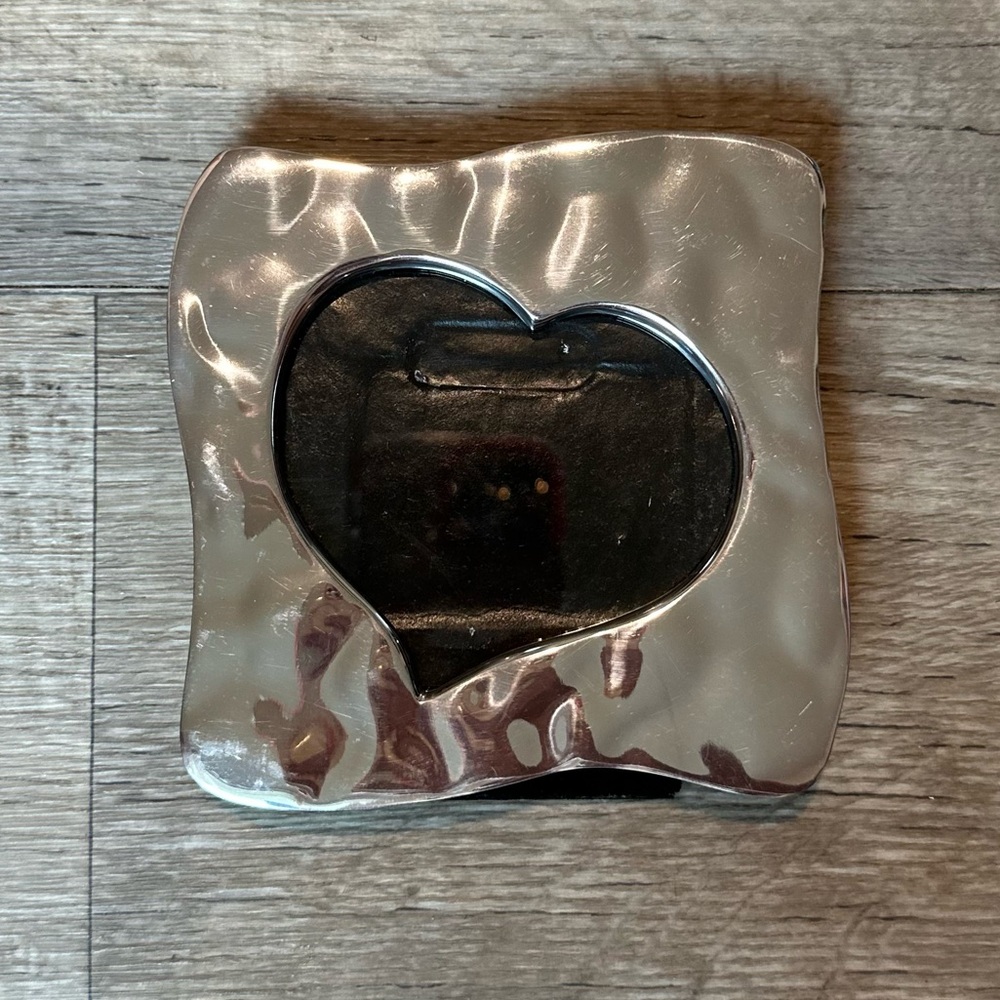 NWT Heirloom Curved Heart Square Open Heart Frame / Tarnish Free Silver / 5x5 - Picture 3 of 6